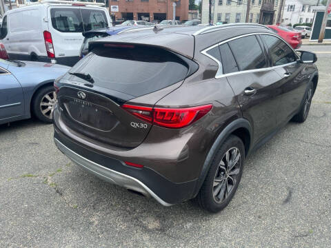 2018 Infiniti QX30 Premium