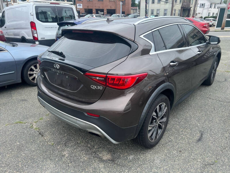 2018 Infiniti QX30 Premium