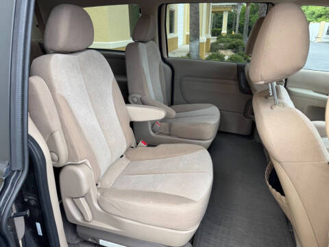 2012 Kia Sedona LX