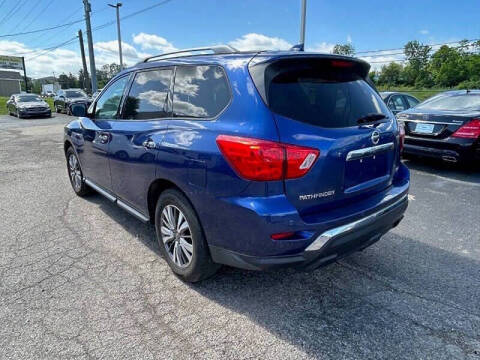 2017 Nissan Pathfinder SL
