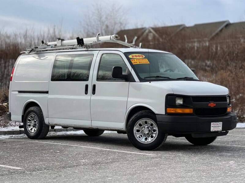 2009 Chevrolet Express Cargo Work Van's photo