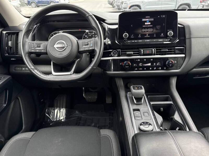 2024 Nissan Pathfinder SV