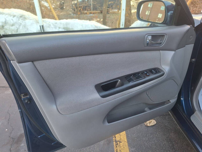 2005 Toyota Camry LE