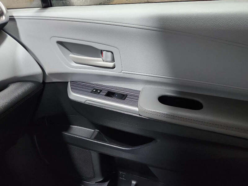 2025 Toyota Sienna LE 8-Passenger