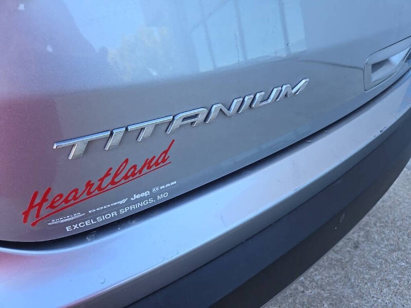 2022 Ford Edge Titanium