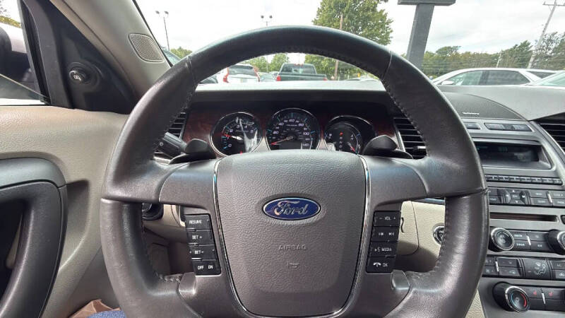2011 Ford Taurus SEL