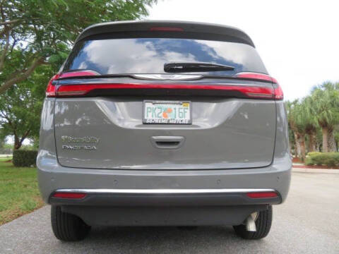 2024 Chrysler Pacifica Touring L