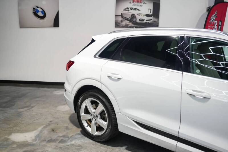 2019 Audi e-tron quattro Premium Plus