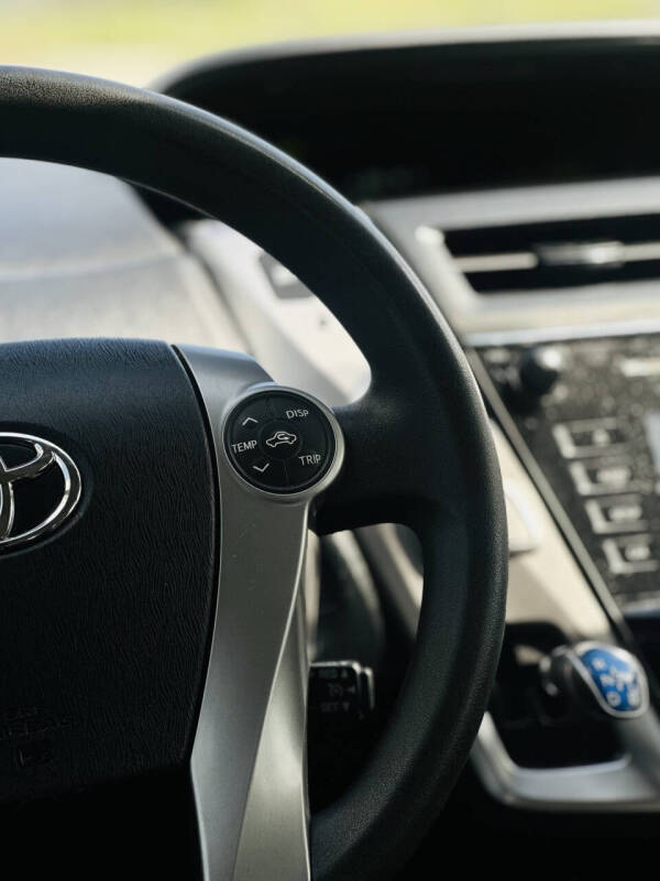 2015 Toyota Prius v Two