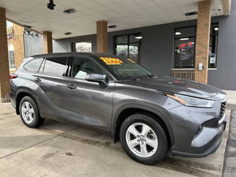 2022 Toyota Highlander for sale at Arandas Auto Sales in Milwaukee WI