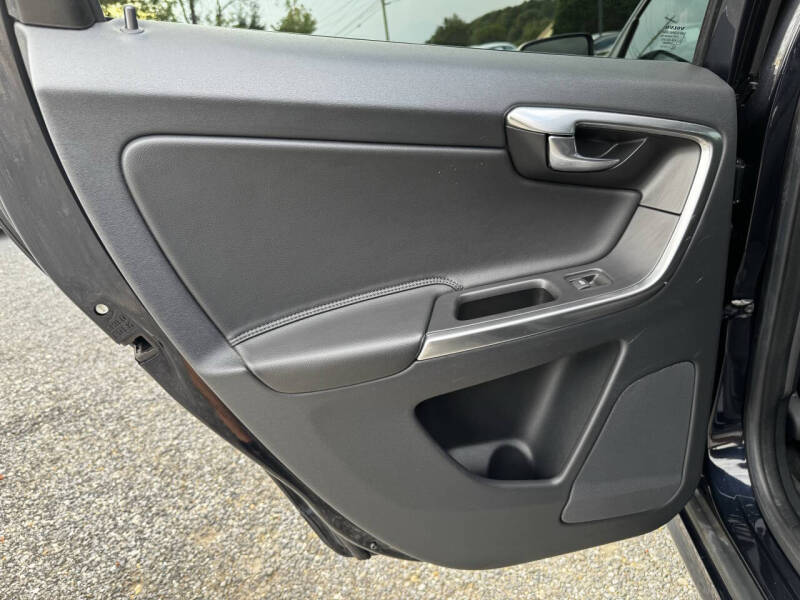 2016 Volvo XC60 T6 Drive-E