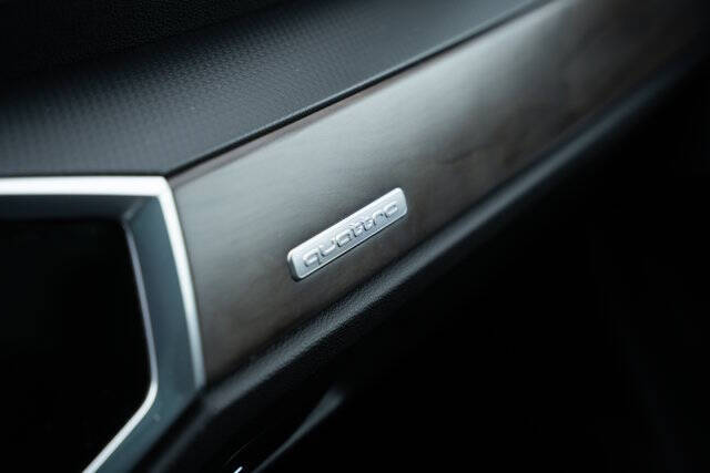 2022 Audi Q3 quattro S line Prem Plus 45 TFSI