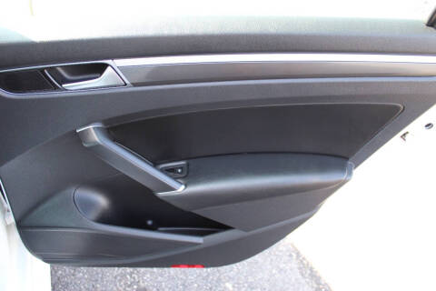 2018 Volkswagen Passat 2.0T R-Line