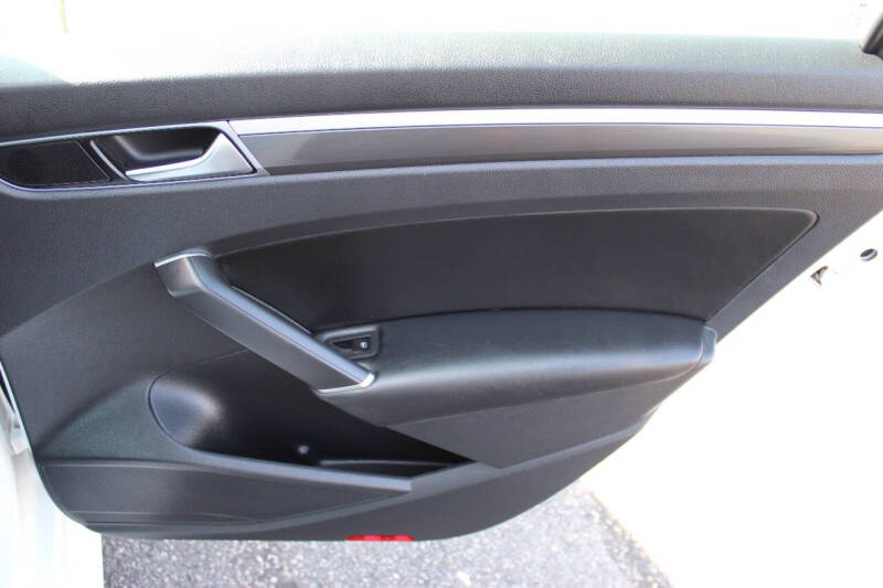 2018 Volkswagen Passat 2.0T R-Line