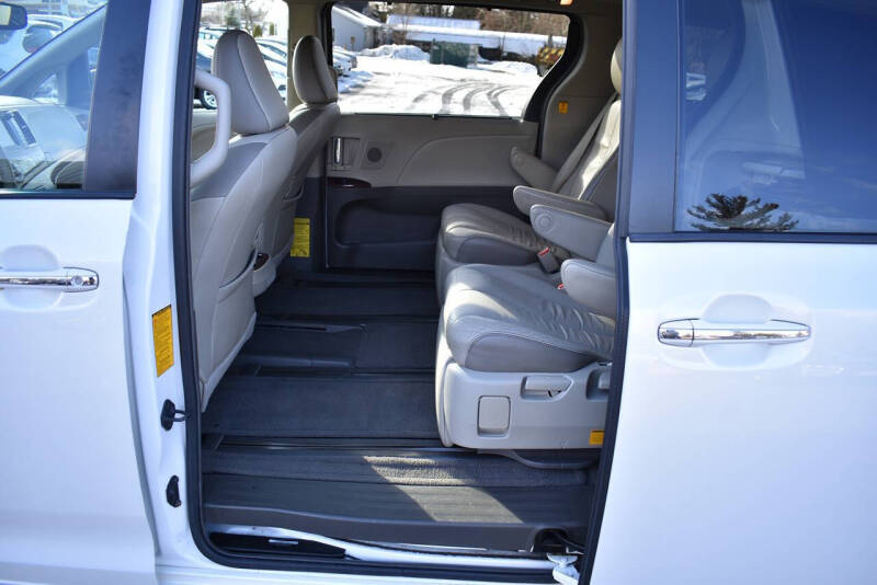 2013 Toyota Sienna Limited 7-Passenger