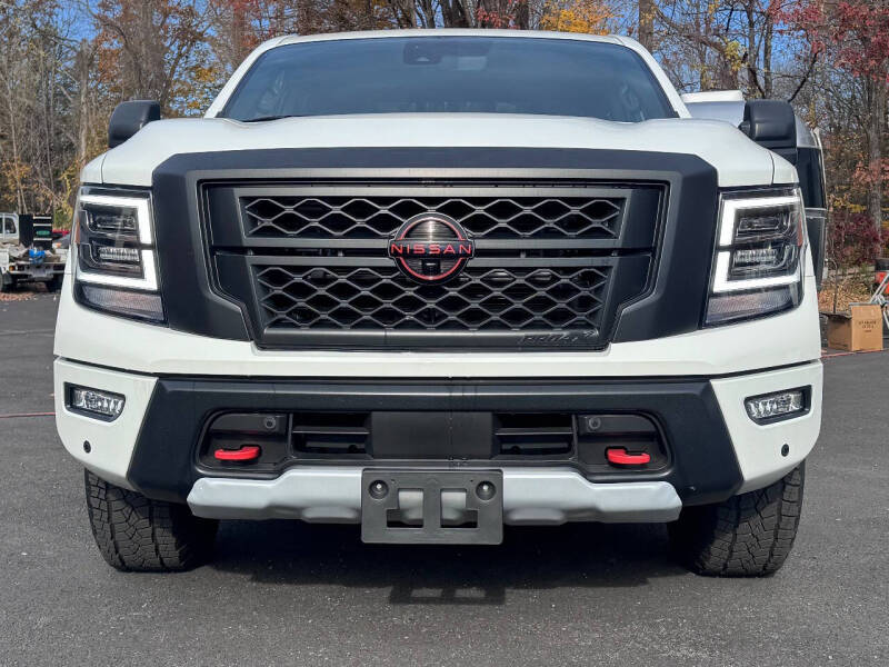 2024 Nissan Titan PRO-4X's photo