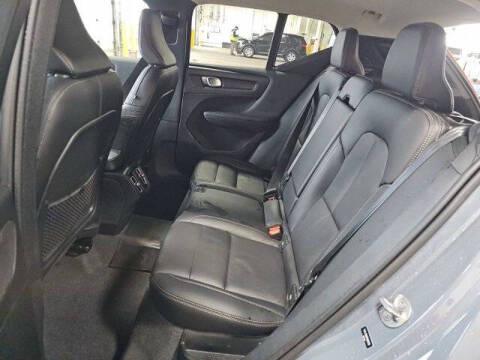 2023 Volvo XC40 B5 Plus Bright Theme