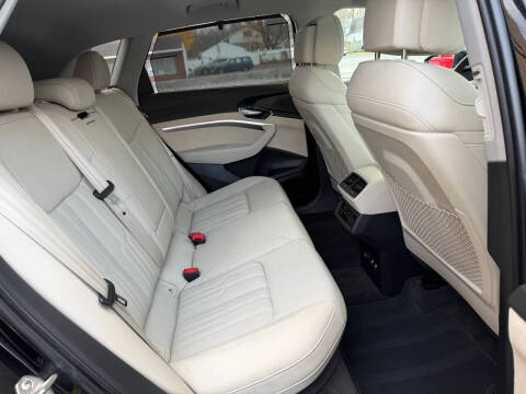 2019 Audi e-tron quattro Prestige