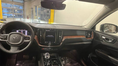 2023 Volvo XC60 B6 Ultimate Bright Theme