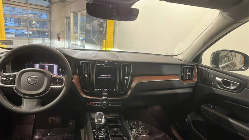 2023 Volvo XC60 B6 Ultimate Bright Theme