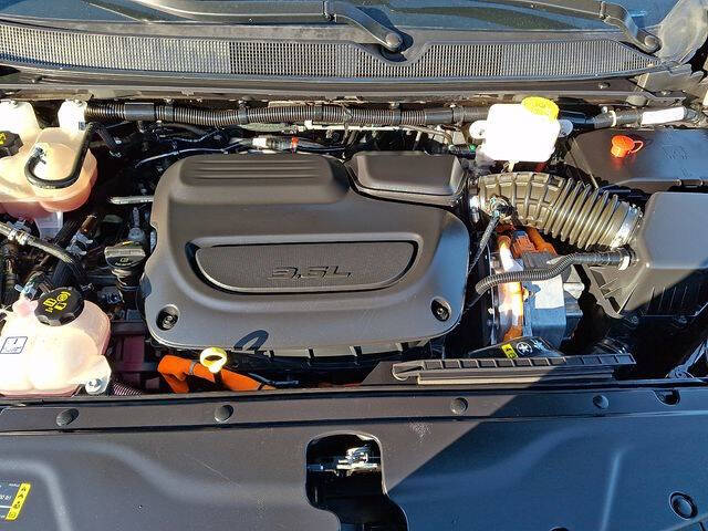 2024 Chrysler Pacifica Plug-In Hybrid Select