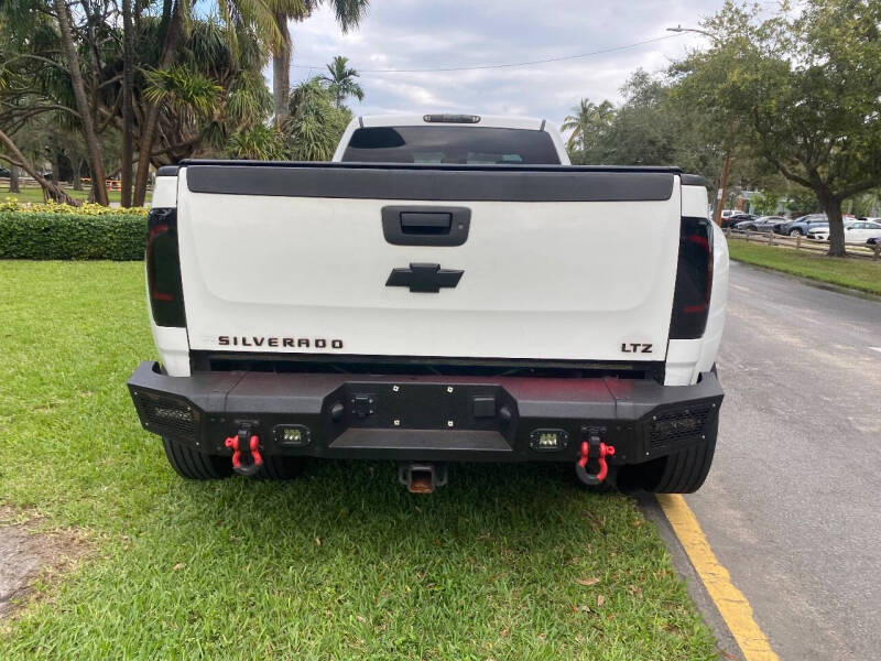 2007 Chevrolet Silverado 3500 LTZ photo 21