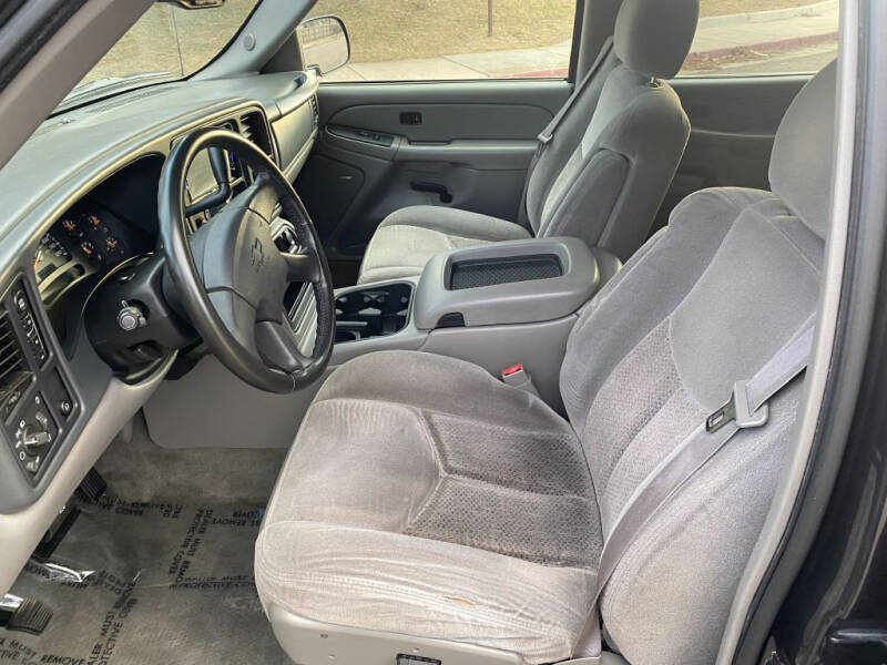 Image 10 of 2004 Chevrolet Suburban 1500