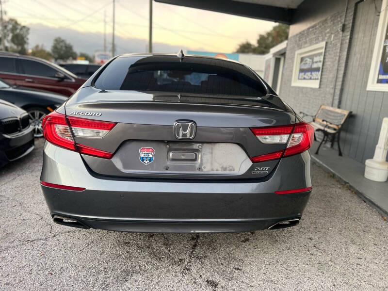 2018 Honda Accord Touring photo 4