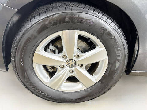 2011 Volkswagen Routan SEL Premium