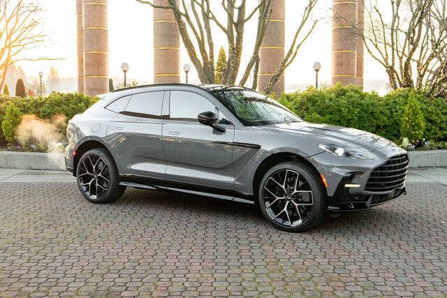 2026 Aston Martin DBX 64