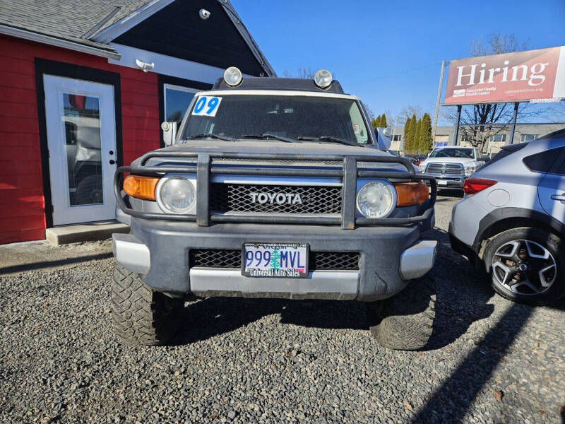 Used 2009 Toyota FJ Cruiser Base with VIN JTEBU11F69K058066 for sale in Salem, OR