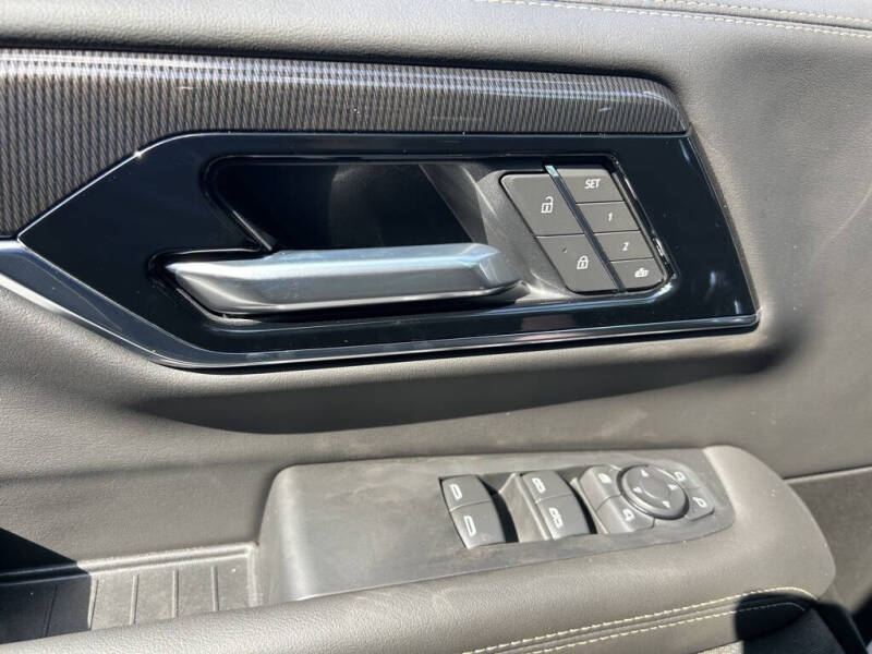 2025 GMC Yukon Elevation