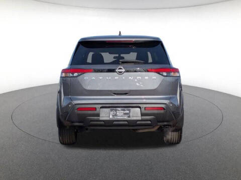 2025 Nissan Pathfinder S