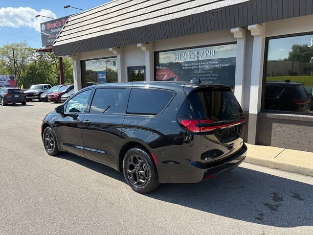 2023 Chrysler Pacifica Plug-In Hybrid Touring L