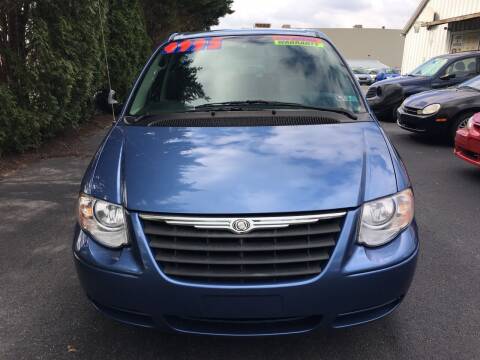 2007 Chrysler Town and Country for sale at BIRD'S AUTOMOTIVE & CUSTOMS in Ephrata PA