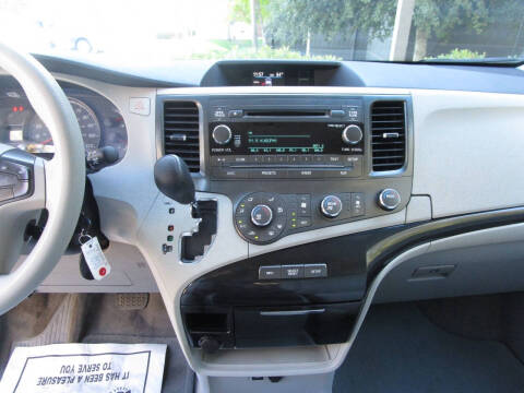 2012 Toyota Sienna LE 8-Passenger