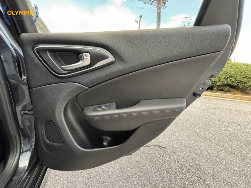 2017 Chrysler 200 Limited Platinum