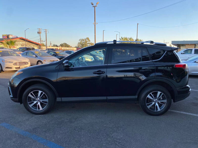 2017 Toyota RAV4 XLE photo 6