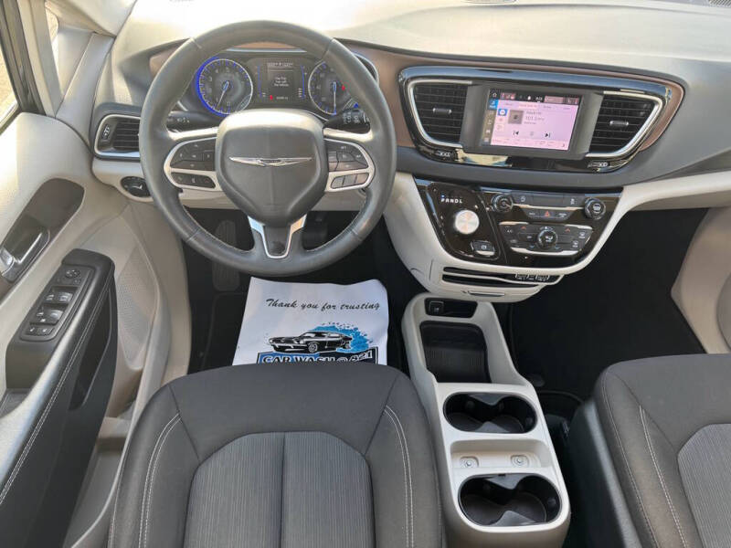 2022 Chrysler Voyager LX