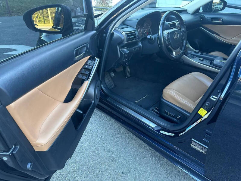 2017 Lexus IS 200t