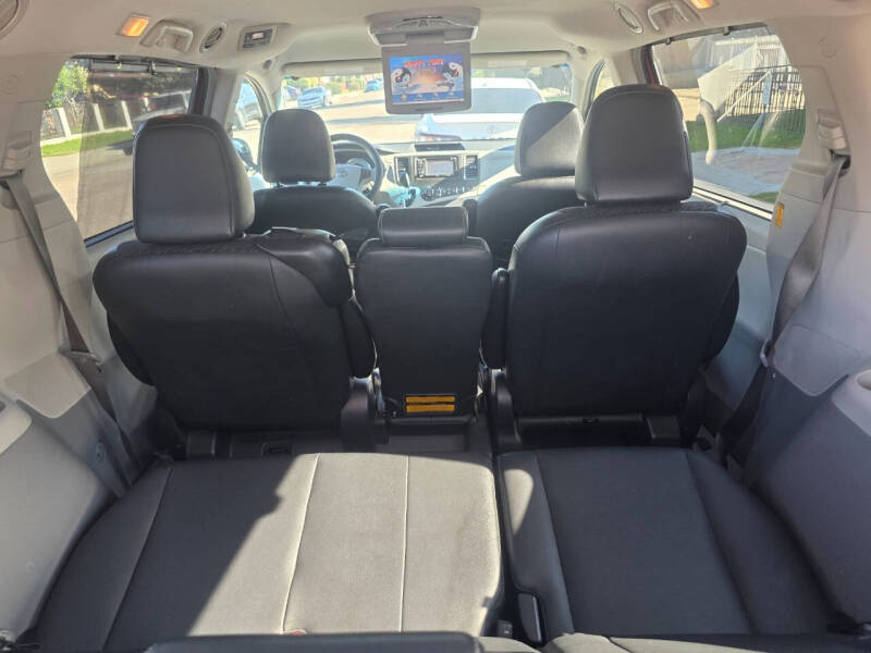 2013 Toyota Sienna SE 8-Passenger