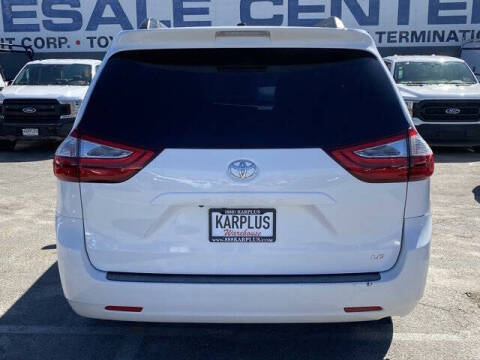 2017 Toyota Sienna LE 7-Passenger Auto Access Seat