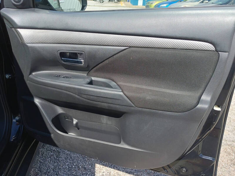 2016 Mitsubishi Outlander ES