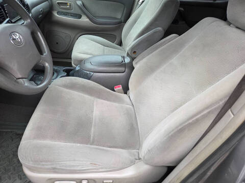 2005 Toyota Sequoia SR5