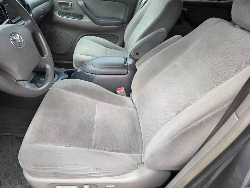 2005 Toyota Sequoia SR5