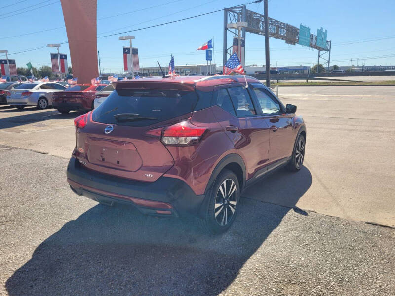 2020 Nissan Kicks SR