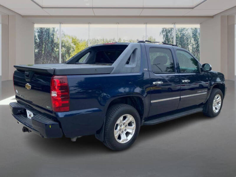 2011 Chevrolet Avalanche LTZ