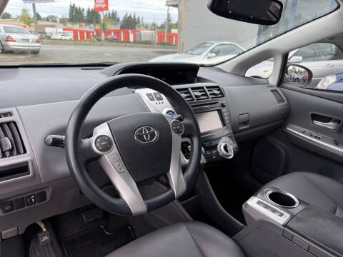 2013 Toyota Prius v Five
