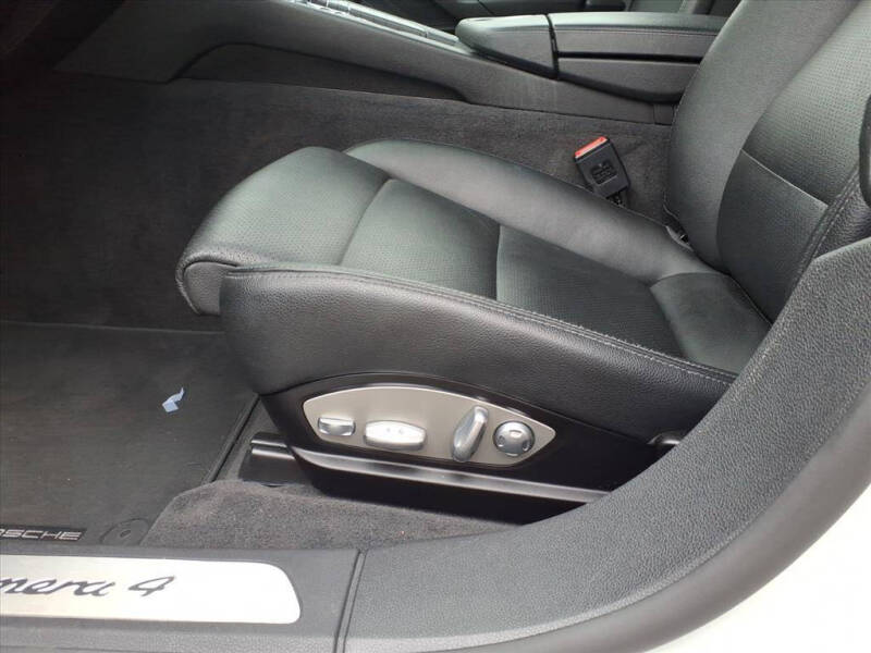 2015 Porsche Panamera 4