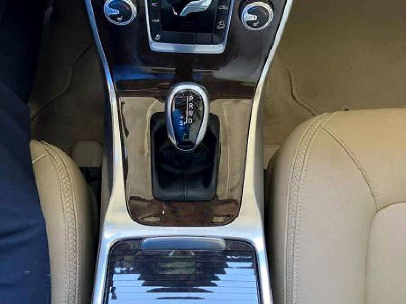 2016 Volvo XC70 T5 Premier